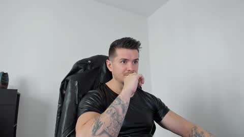 Snapshot of alphagodleatherking92 chatting on 09.30.25 LeatherMaster online show from 09.30.25