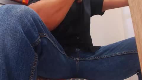 Snapshot of alphaparty25cm chatting on 10.18.25 Sir dominant online show from 10.18.25
