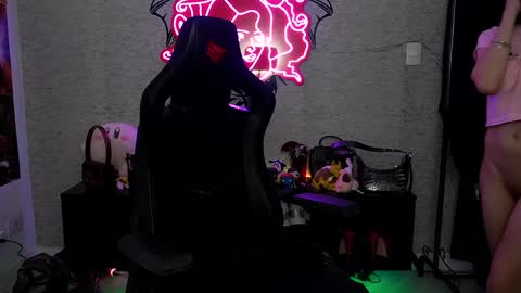 Sofie Kimino online show from 12.17.24