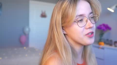 Snapshot of aluntick chatting on 04.10.26 Amelia NEXT STREAM online show from 04.10.26