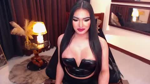 Snapshot of alurajhenson chatting on 06.23.26 Alura Jhenson online show from 06.23.26