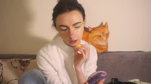 Snapshot of alvanalbach chatting on 10.31.25 alvanalbach online show from 10.31.25