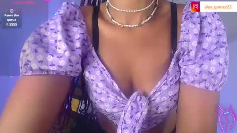 Snapshot of alya_gomez chatting on 12.20.24 online show from 12.20.24