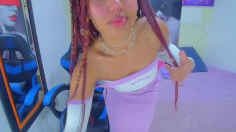 Snapshot of alya_gomez chatting on 01.01.25 online show from 01.01.25