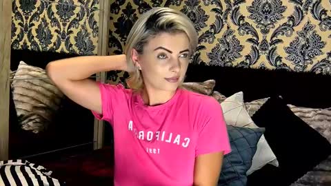 Snapshot of alyblonde chatting on 12.04.24 aly online show from 12.04.24