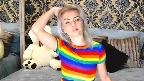 Snapshot of alyblonde chatting on 02.20.25 aly online show from 02.20.25