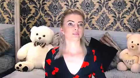 Snapshot of alyblonde chatting on 02.22.25 aly online show from 02.22.25