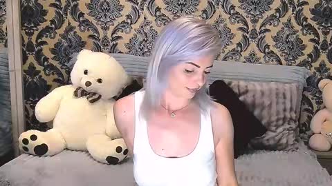 Snapshot of alyblonde chatting on 03.07.25 aly online show from 03.07.25