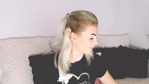 Snapshot of alyblonde chatting on 11.06.25 aly online show from 11.06.25