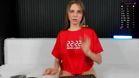 Snapshot of alyona_24 chatting on 11.10.25 Alena online show from 11.10.25