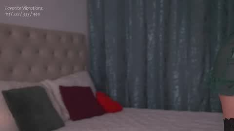 Snapshot of alyonaqueen_ chatting on 02.13.25 Alyona online show from 02.13.25