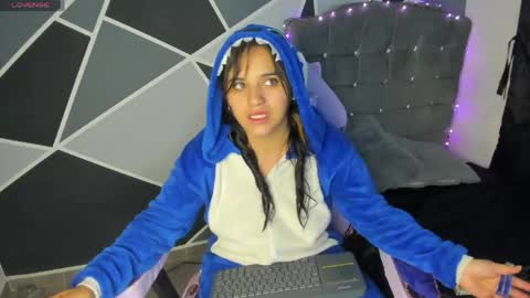 Snapshot of alysa_magic chatting on 04.22.26 alysa magic online show from 04.22.26
