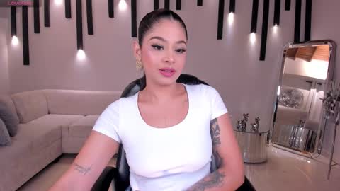 Snapshot of alyssadean_ chatting on 10.11.25 Aly online show from 10.11.25