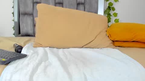 alyssia online show from 10.04.25