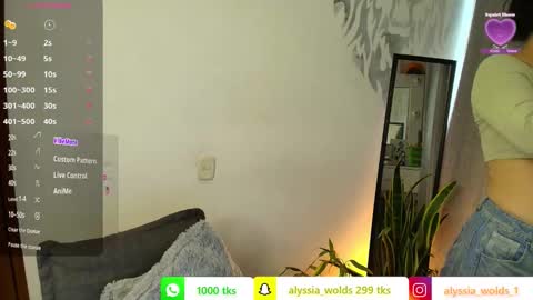 Snapshot of alyssia_wolds_1 chatting on 10.10.25 alyssia wolds online show from 10.10.25