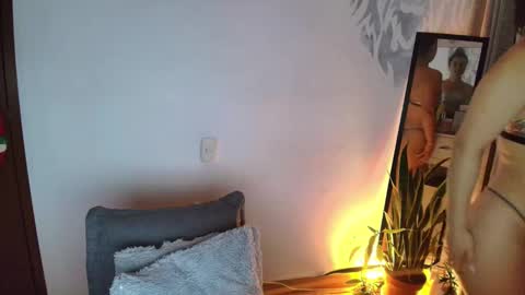 Snapshot of alyssia_wolds_1 chatting on 10.14.25 alyssia wolds online show from 10.14.25