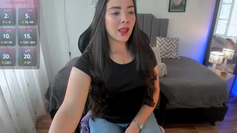 Snapshot of amaia_monet chatting on 09.30.25 Hi Im AmaiaHelp me reach 100 likes online show from 09.30.25