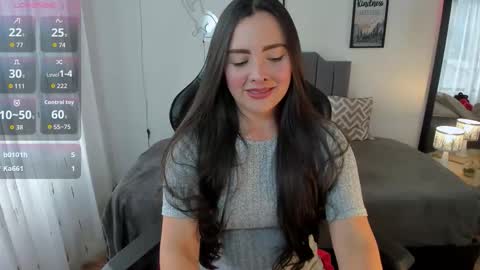 Snapshot of amaia_monet chatting on 10.15.25 Hi Im AmaiaHelp me reach 100 likes online show from 10.15.25