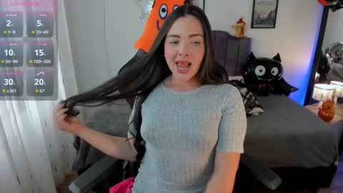 Snapshot of amaia_monet chatting on 10.23.25 Hi Im AmaiaHelp me reach 100 likes online show from 10.23.25