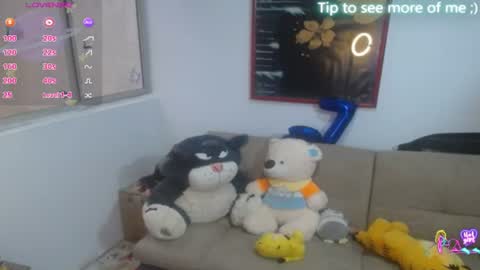 Snapshot of amaia_t chatting on 06.25.26 Amaia online show from 06.25.26