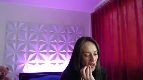 Snapshot of amalett chatting on 10.19.25 Amalett online show from 10.19.25