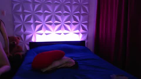 Snapshot of amalett chatting on 10.21.25 Amalett online show from 10.21.25