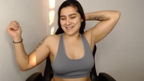 The queen of the biceps  online show from 01.22.25