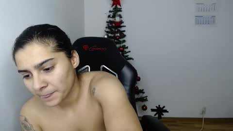 The queen of the biceps  online show from 12.21.25