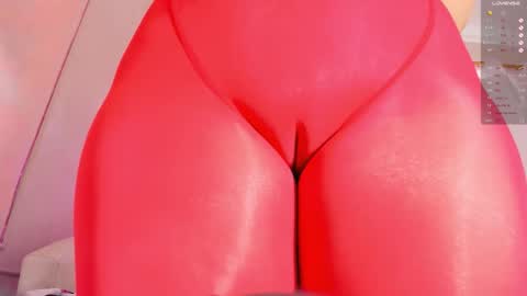 Snapshot of amanda_marcuzzi chatting on 10.24.25 Amanda Marcuzzi online show from 10.24.25