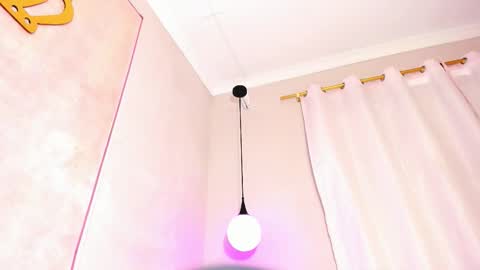 Snapshot of amanda_marcuzzi chatting on 10.25.25 Amanda Marcuzzi online show from 10.25.25