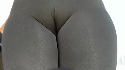 Snapshot of amanda_marcuzzi chatting on 11.04.25 Amanda Marcuzzi online show from 11.04.25