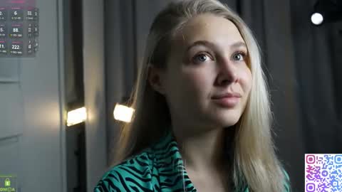 Snapshot of amanda_sayhey chatting on 11.02.25 online show from 11.02.25