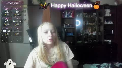 Snapshot of amanda_sherr chatting on 10.30.25 Amanda online show from 10.30.25