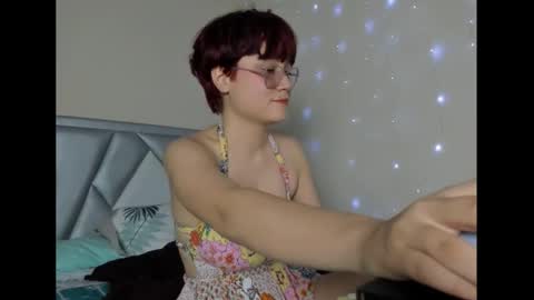 Snapshot of amapolasispanian chatting on 10.13.25 Amapola online show from 10.13.25