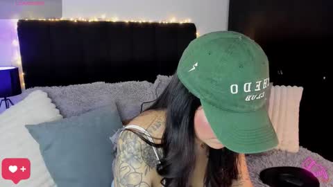 Snapshot of amara_vause chatting on 10.15.25 - A M A R A - online show from 10.15.25