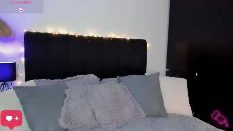 Snapshot of amara_vause chatting on 10.29.25 - A M A R A - online show from 10.29.25