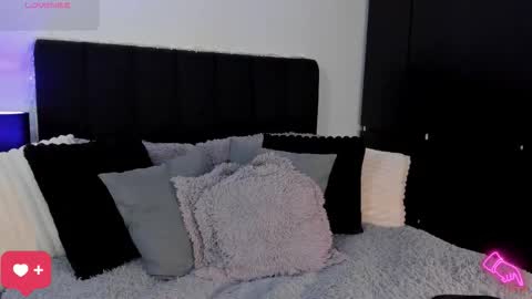 Snapshot of amara_vause chatting on 10.31.25 - A M A R A - online show from 10.31.25