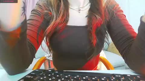 Snapshot of amaraluna_ chatting on 04.08.26 Nika online show from 04.08.26