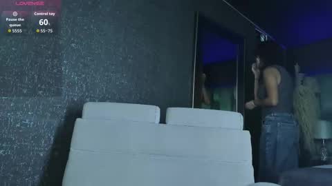 Snapshot of amarettho chatting on 10.01.25 Emily online show from 10.01.25