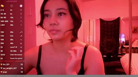 Snapshot of amateuroras chatting on 05.16.26 leash online show from 05.16.26