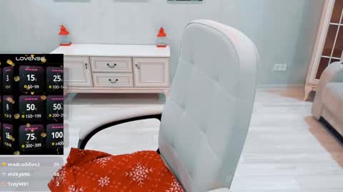 Snapshot of amazing_alina chatting on 02.24.25 Alina online show from 02.24.25