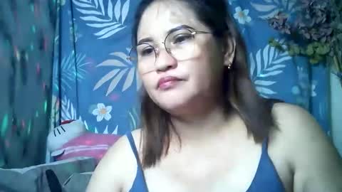 Snapshot of amazing_angel22 chatting on 05.10.26 amazing angel online show from 05.10.26