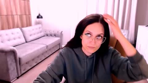 Snapshot of amazingeyes89 chatting on 09.25.25 Izza online show from 09.25.25