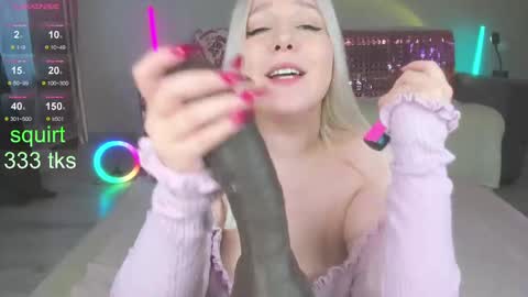 Snapshot of amazongirls chatting on 02.10.25 Im Mandy and I love to play in public and do crazy in PVT online show from 02.10.25