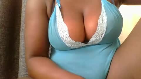 Snapshot of ambar_jasiri chatting on 01.26.25 Mia online show from 01.26.25