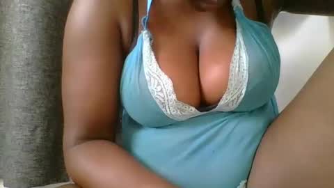 Snapshot of ambar_jasiri chatting on 03.05.25 Mia online show from 03.05.25