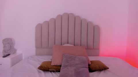 ambarevans_ online show from 12.15.25