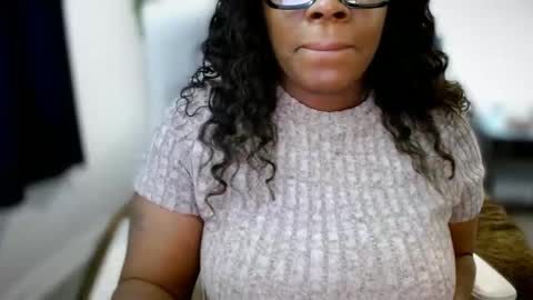 Snapshot of ambarose88 chatting on 10.27.25 Amoya online show from 10.27.25