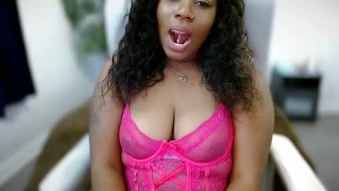 Snapshot of ambarose88 chatting on 10.30.25 Amoya online show from 10.30.25