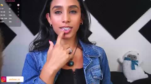 Snapshot of ambeer_rousess chatting on 10.02.25 Amber online show from 10.02.25